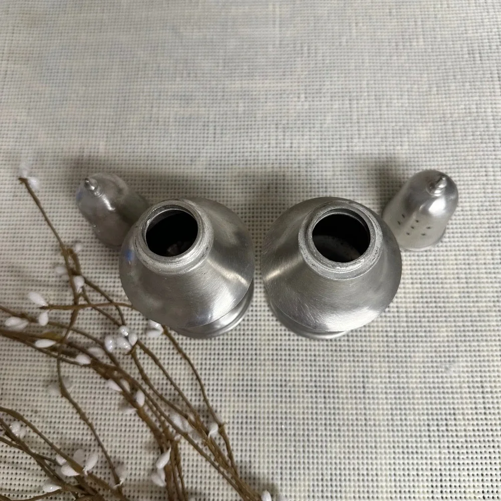 WOODBURY PEWTERERS Footed Salt and‎ Pepper Shakers Vintage Classic